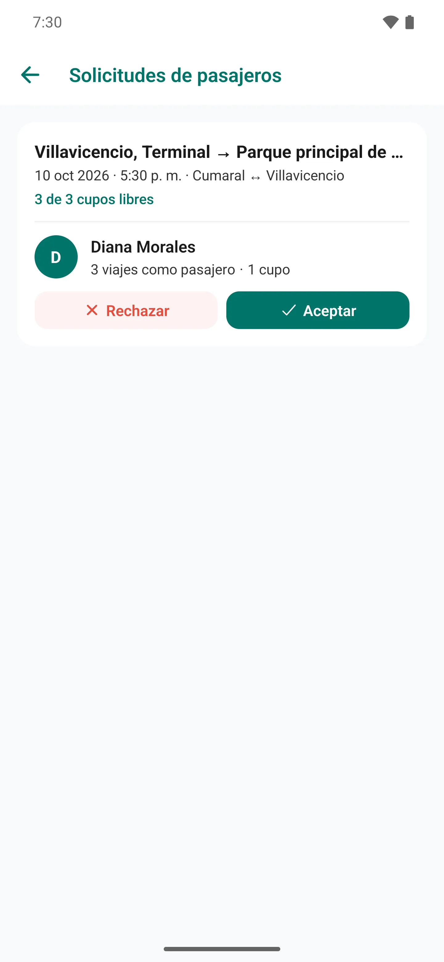 Solicitudes de pasajeros: el nombre, sus viajes como pasajero y los botones Aceptar y Rechazar